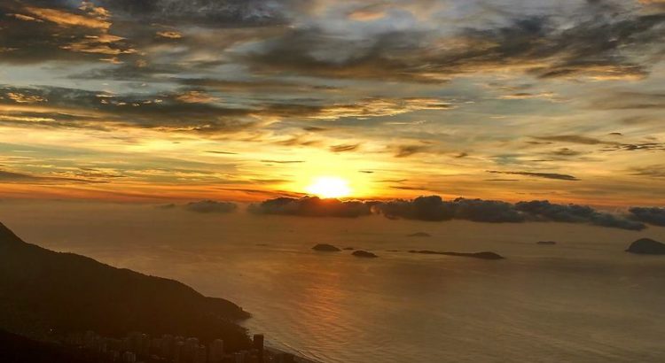 Nascer do sol na Trilha da Pedra Bonita