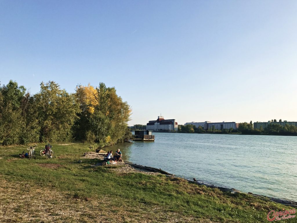 Ilha do Danúbio, passeio em viena para aproveitar o dia de sol