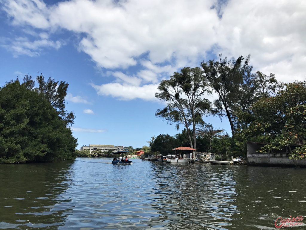 Passeio de barco pela Ilha da Gigóia