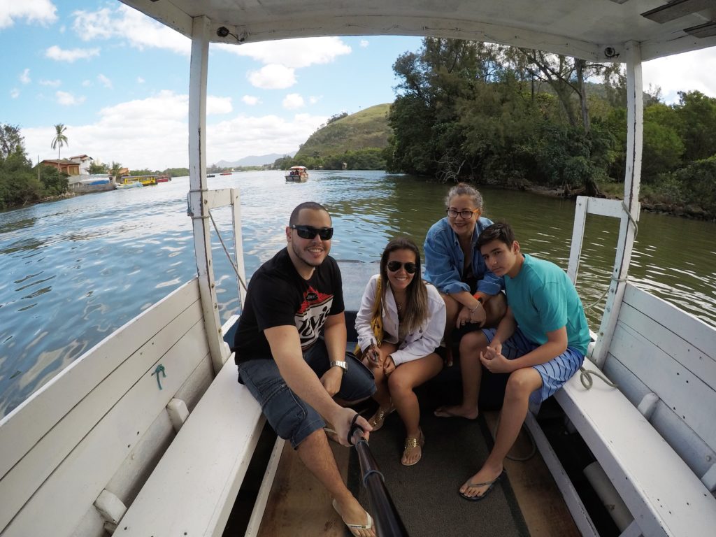 Barco para a Ilha da Gigóia