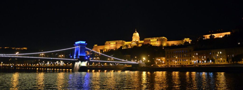 Passeio de barco em Budapeste pelo rio Danúbio