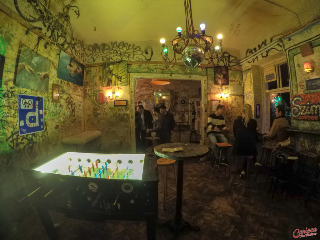 Szimpla Ruin Pub, um dos melhores bares em Budapeste