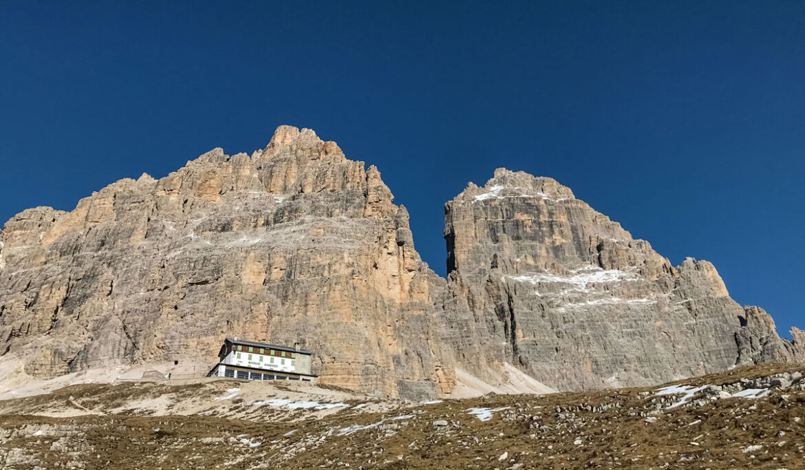 Tudo sobre o Rifugio Auronzo e o incrível trekking para Tre Cime di Lavaredo Rifugio Auronzo Dolomitas