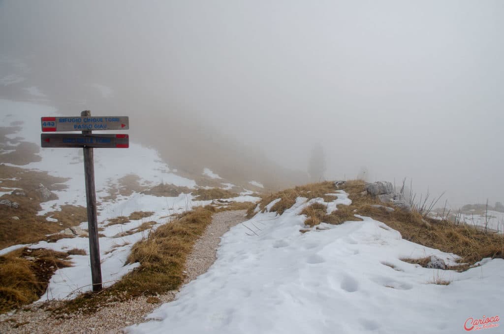Trilhas nas Dolomitas nos Alpes Italianos