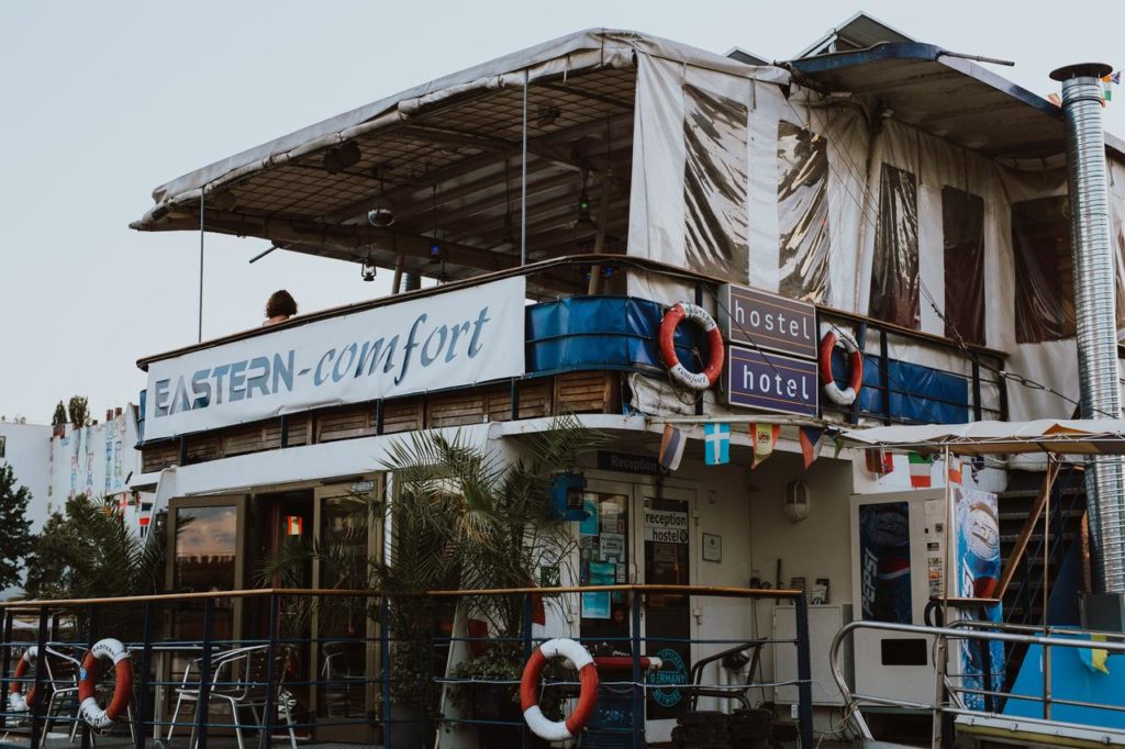 Eastern & Western Hostelboat