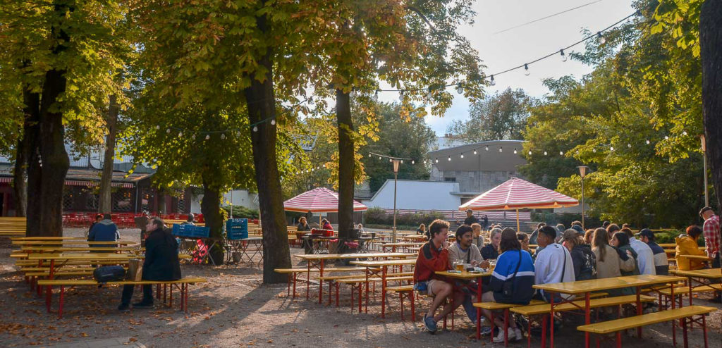 Biergartens, bares em Berlim que retratam a típica cultura cervejeira alemã Biergartens e bares em Berlim