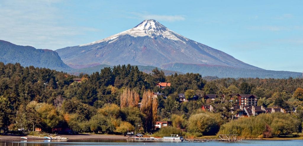 Vista para o vulcão Villarrica em Pucón no Chile
