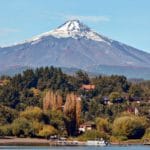 Vista para o vulcão Villarrica em Pucón no Chile