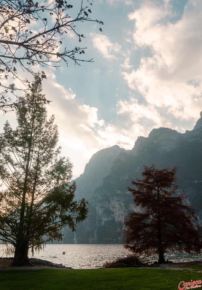 Montanhas e lago em Riva del Garda