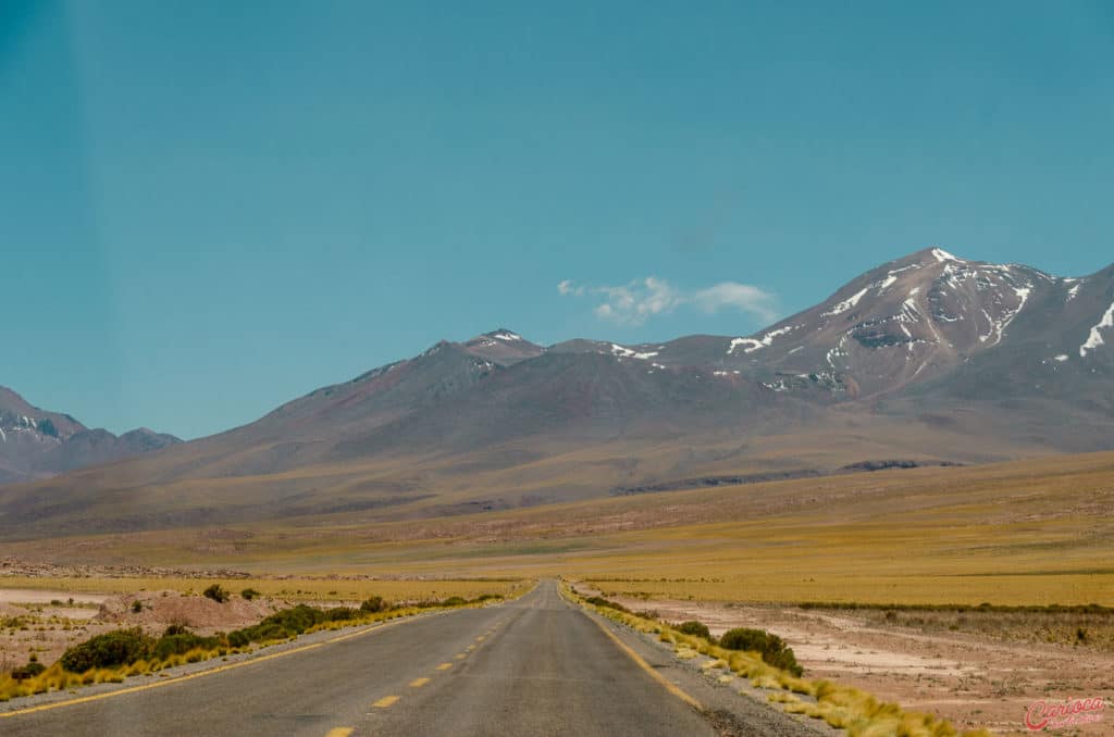 Estrada para as Lagunas Altiplanicas