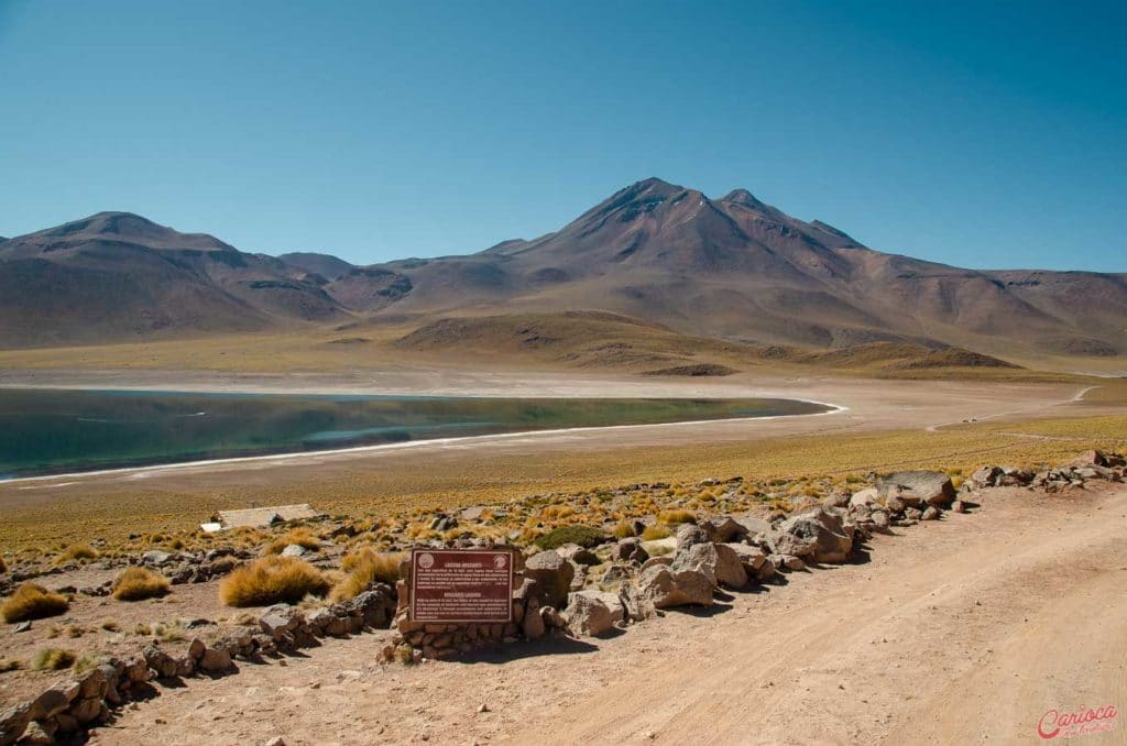 Mirante para a Laguna Miscanti nas Lagunas Altiplanicas