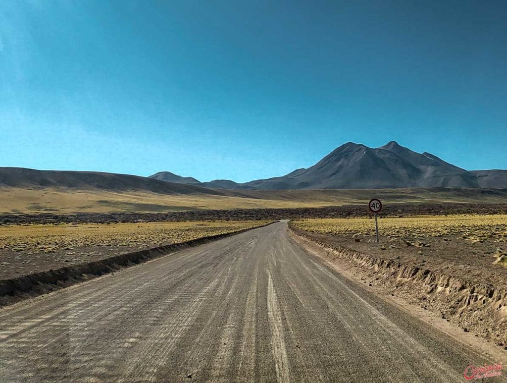 Estrada para as Lagunas Altiplânicas