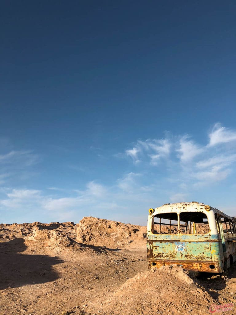 Magic Bus Atacama estacionado