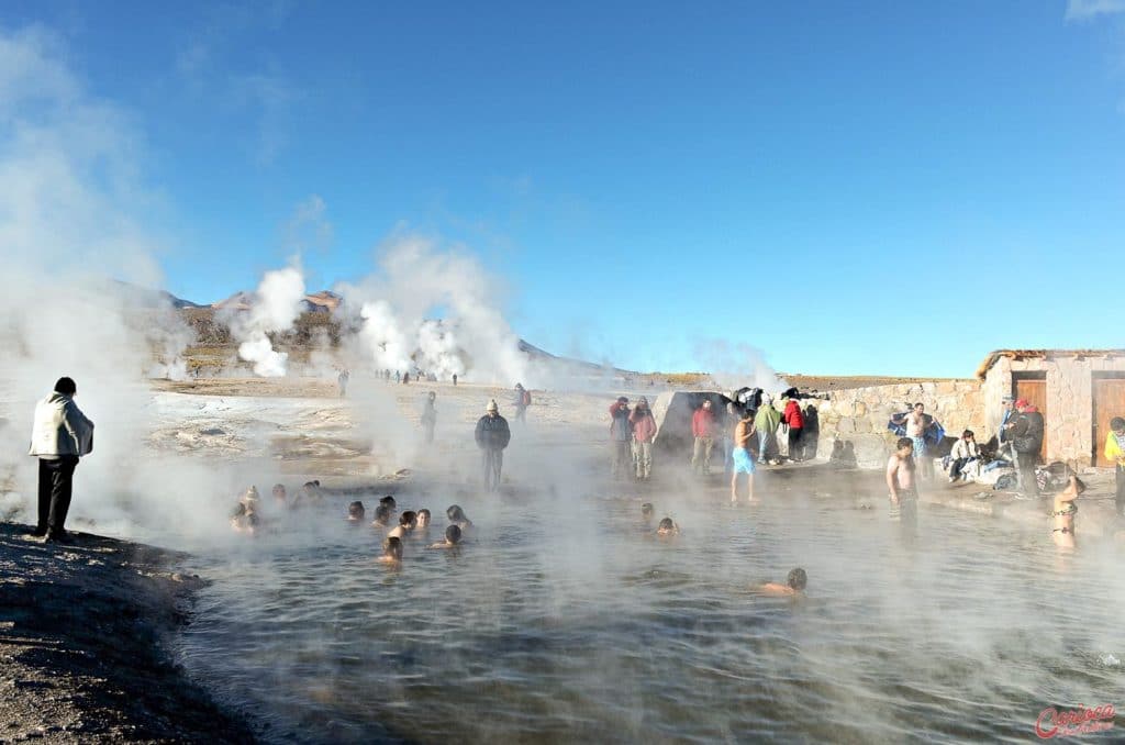 Piscina de águas termais nos Geysers del Tatio