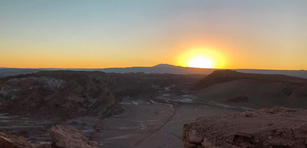 Valle de la Luna no Deserto do Atacama durante o pôr do sol