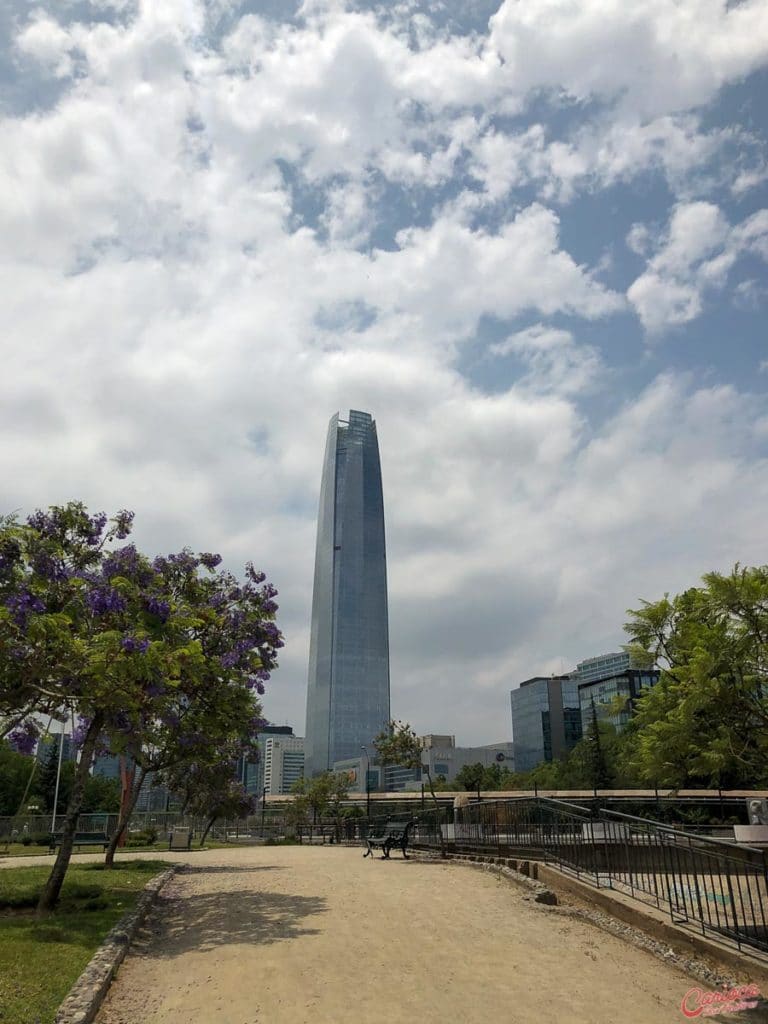 Vista do Parque de Las Esculturas para o Sky Costanera