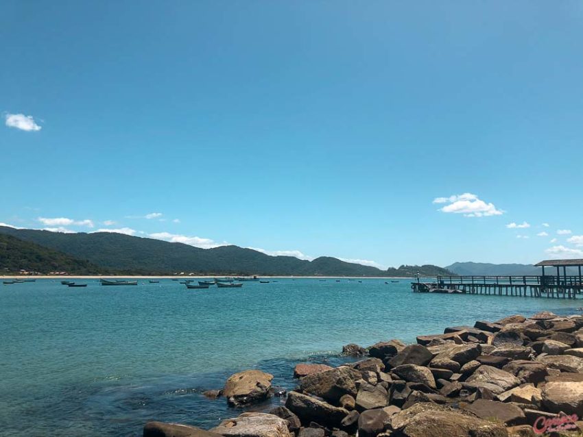 Cais na Praia da Armação de onde saem os barcos para a Ilha do Campeche