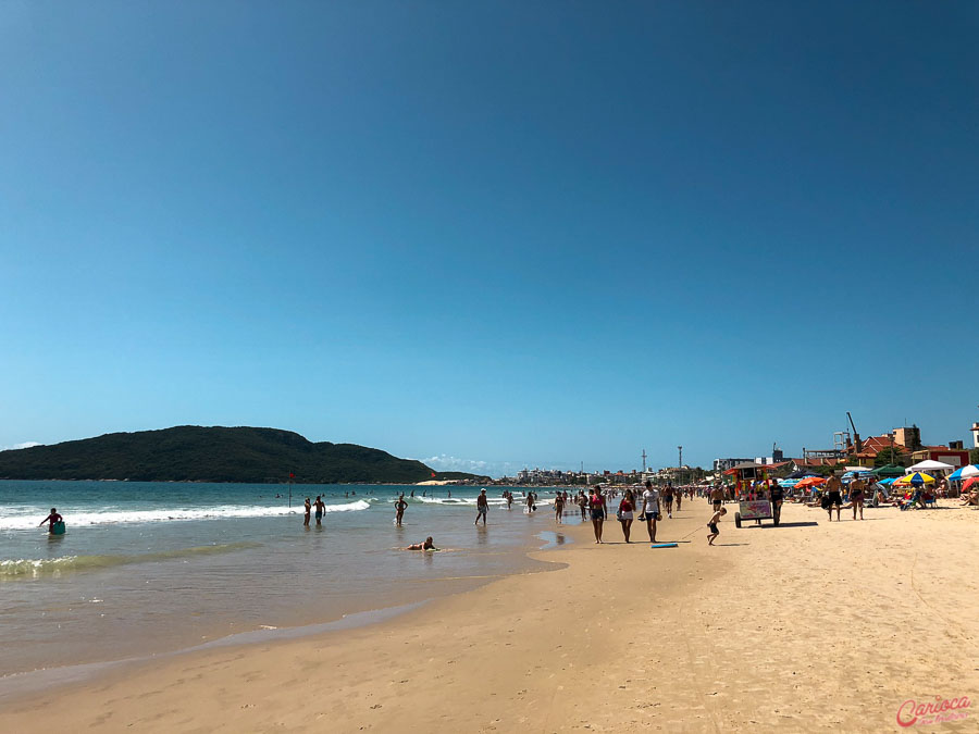 Praia dos Ingles, uma das praias de Florianopolis que mais recebe turistas e moradores