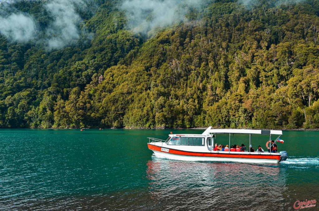 Passeio de barco no Lago Todos los Santos nos Lagos Andinos