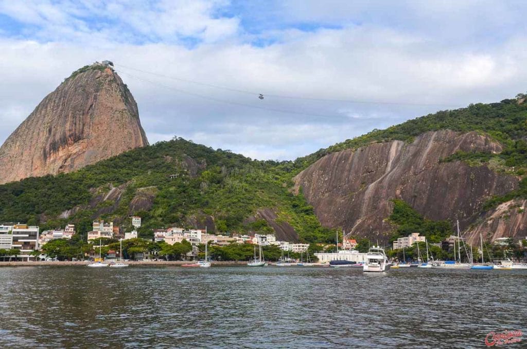 Morro da Urca no passeio de barco no Rio de Janeiro