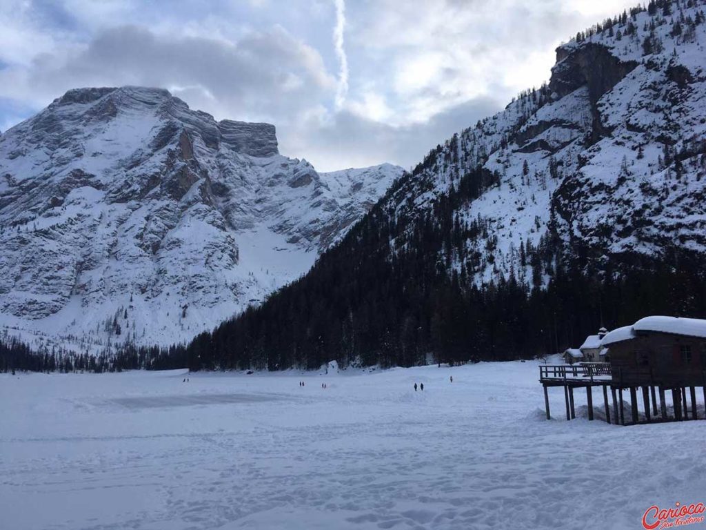 Lago di Braies no inverno