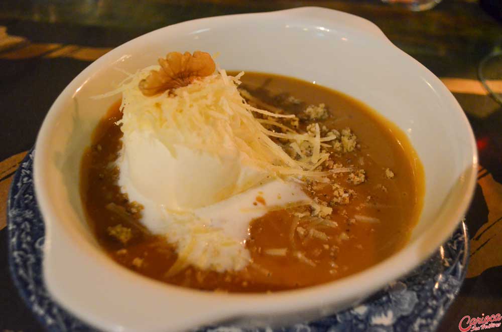 Doce de leite com sorvete de queijo minas do tragaluz restaurante em tiradentes