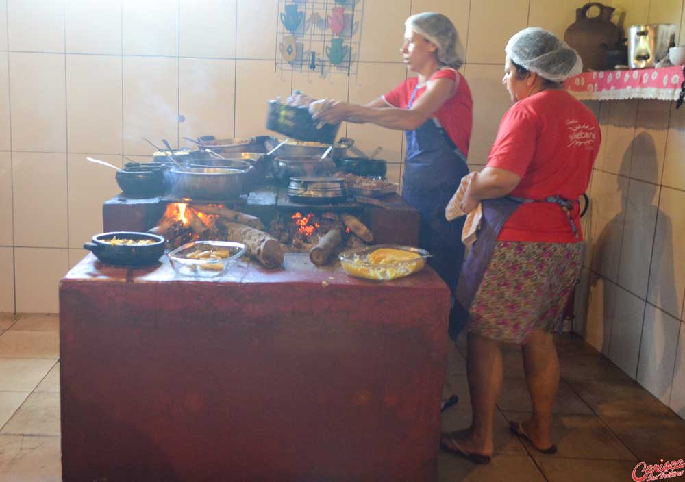 Fogao a lenha no tempero da Angela