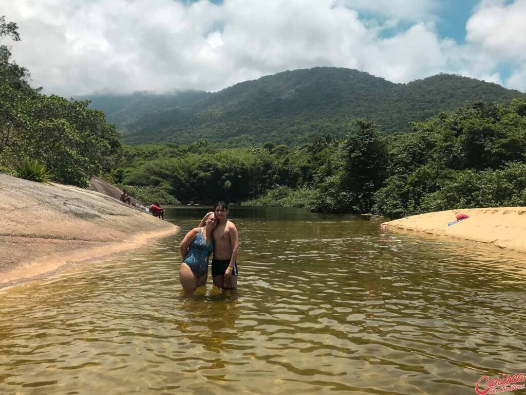 Lagoa de água doce na praia da Parnaioca no passeio de barco em Ilha Grande