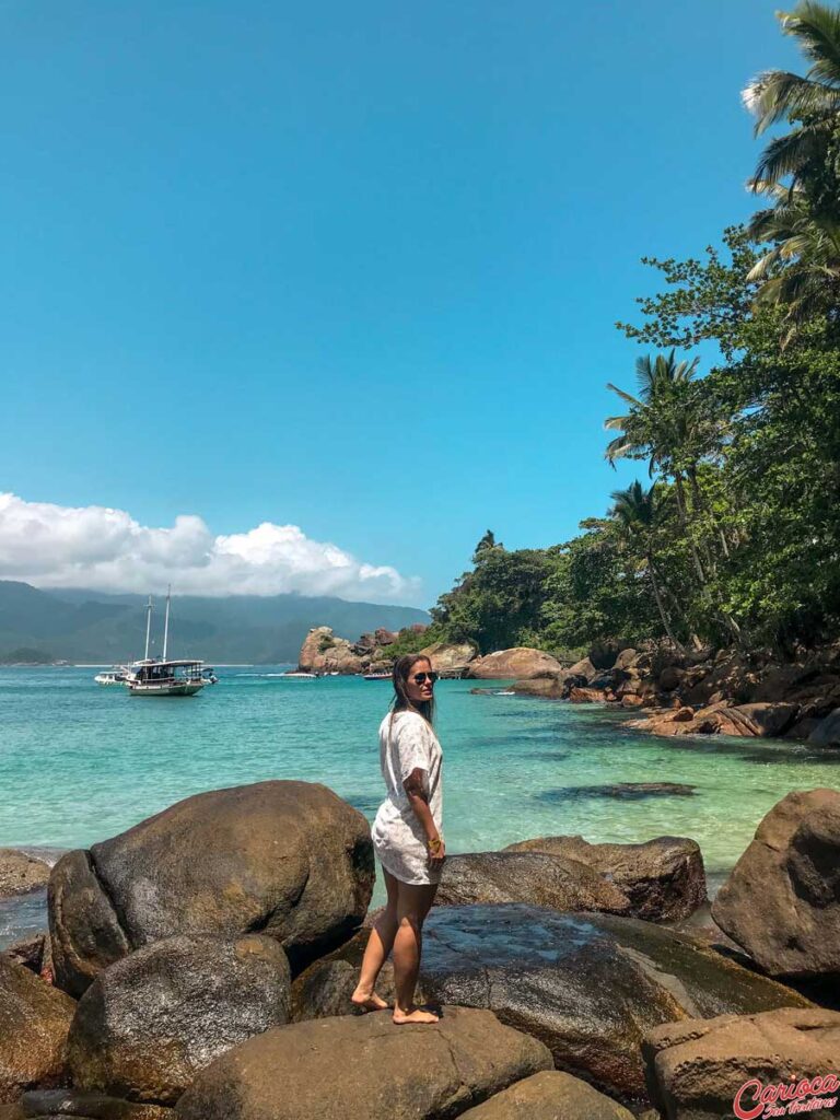 Praia do Aventureiro no passeio de barco em Ilha Grande