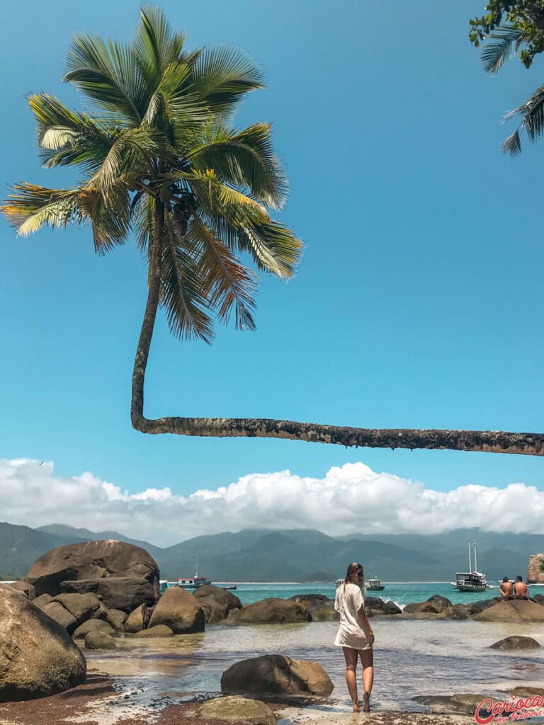 Praia do Aventureiro no passeio de lancha em Ilha Grande