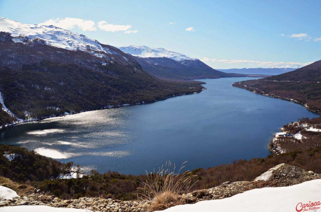 Mirante para os lagos Fagnano e Escondido na Patagônia Argentina