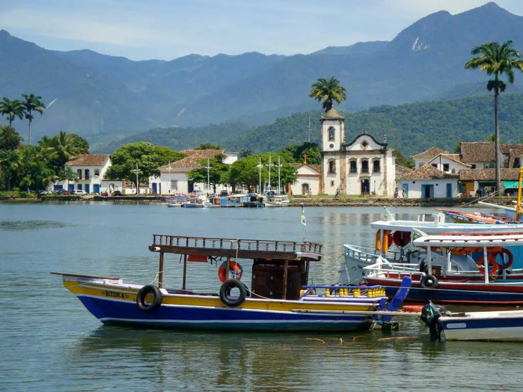 Centro histórico de Paraty, destino de lua de mel no rio de janeiro