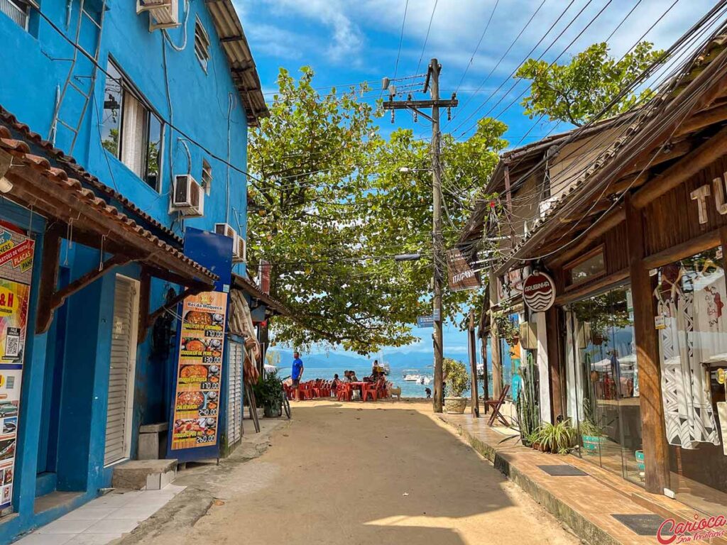 Rua na Vila do Abraão Ilha Grande