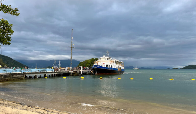 Como chegar em Ilha Grande e as formas de travessia até a Ilha Barcas, uma das formas de como chegar em Ilha Grande