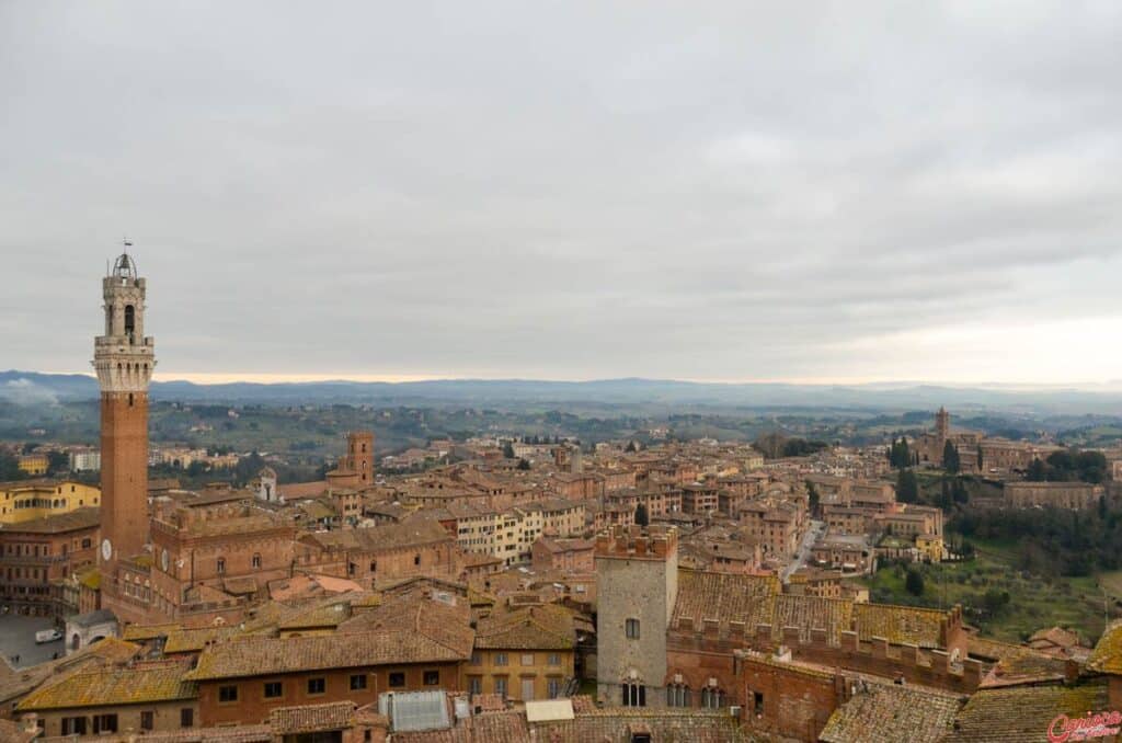 Vista do Facciatone para Siena e Val d'Órcia