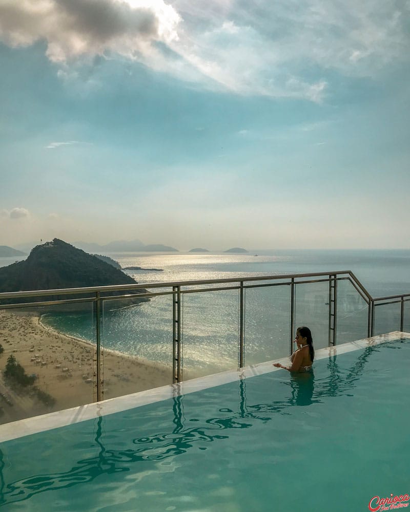 Piscina do Hilton com vista para o mar no Rio de Janeiro