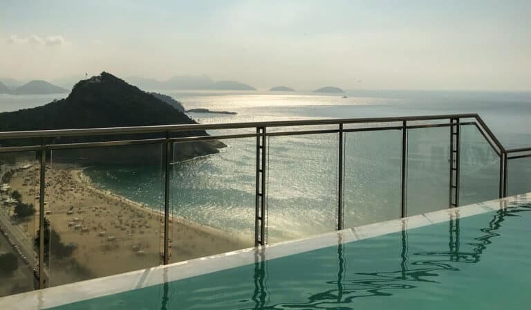 Piscina do Hotel Hilton em Copacabana
