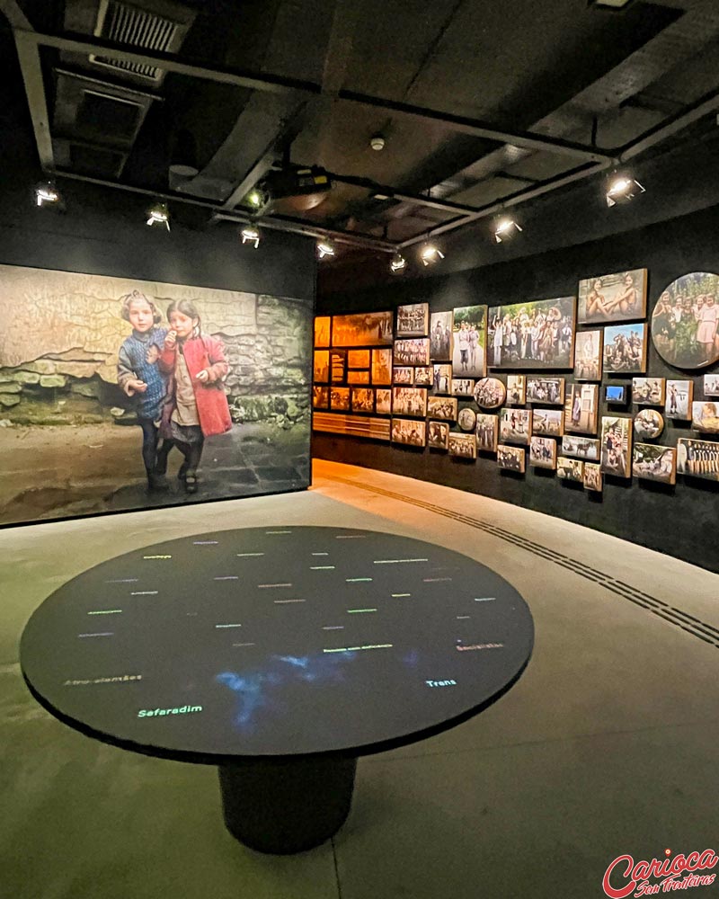 Espaço interativo no memorial às vítimas do holocausto no rio de janeiro