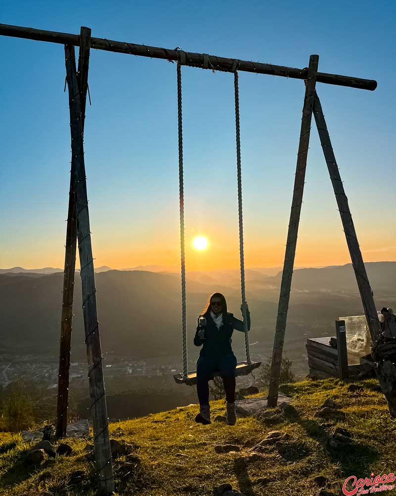 Balanço com vista para o pôr do sol no Morro do Parapente