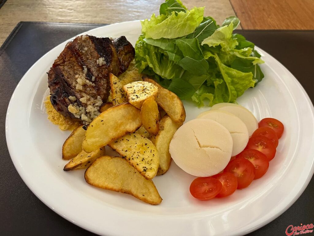 Almoço em Urubici no restaurante Guardião do Avencal