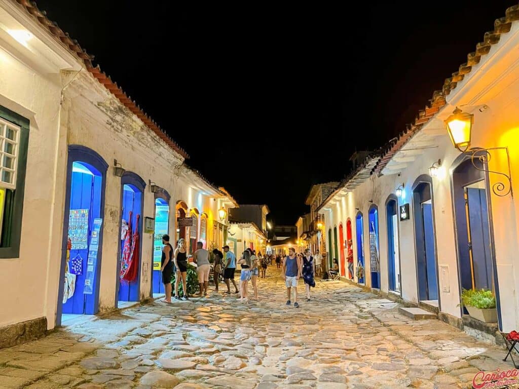 Paraty a noite