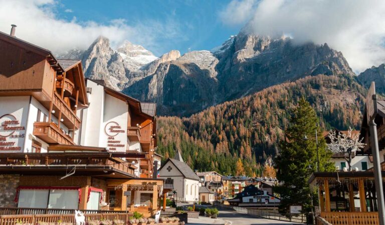 San Martino di Castrozza nos Alpes da Itália