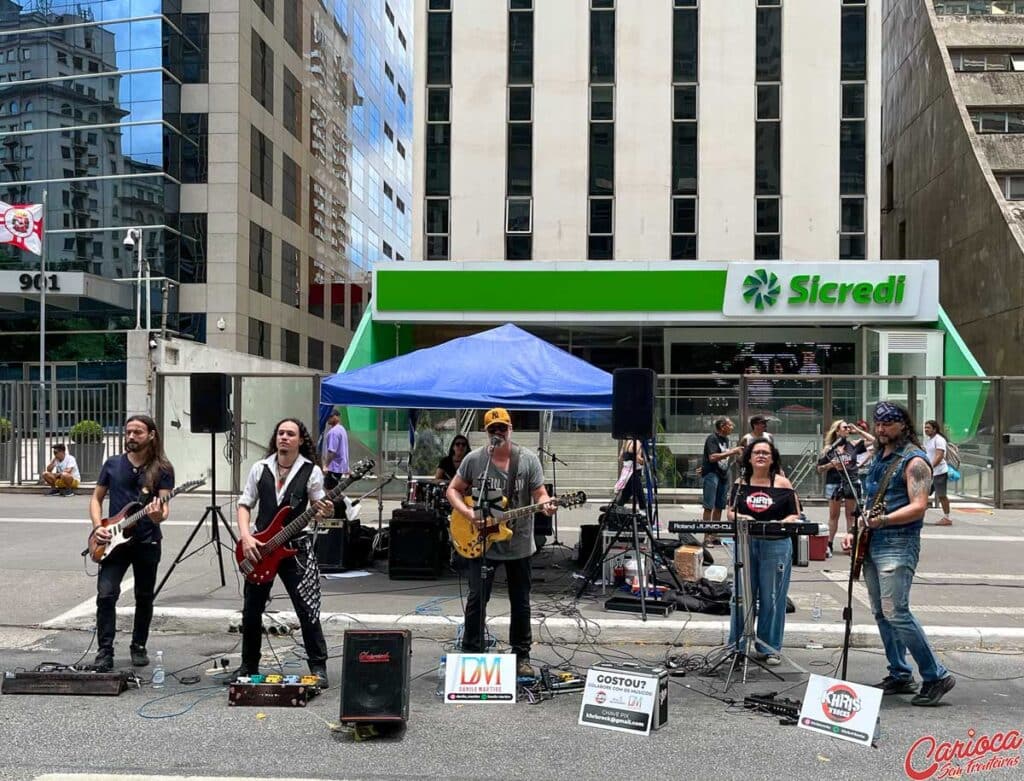 Músicos tocando na Avenida Paulista