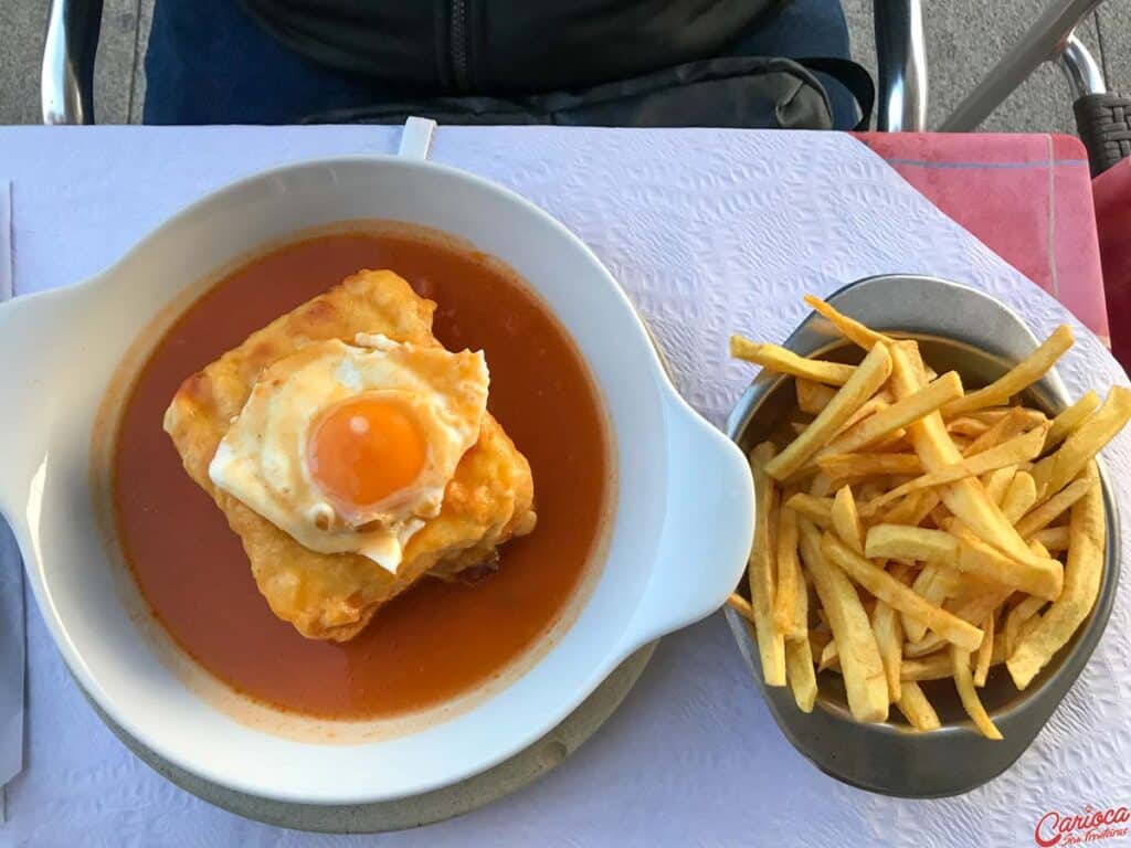 Francesinha, prato típico do Porto