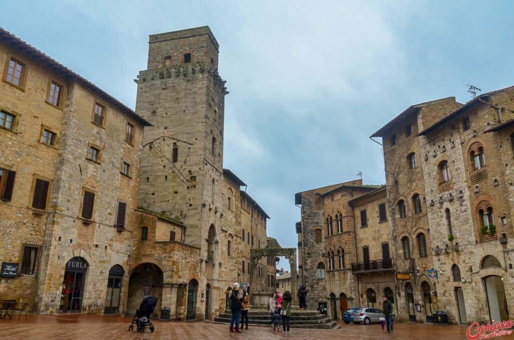 Piazza della Cisterna em San Gimignano