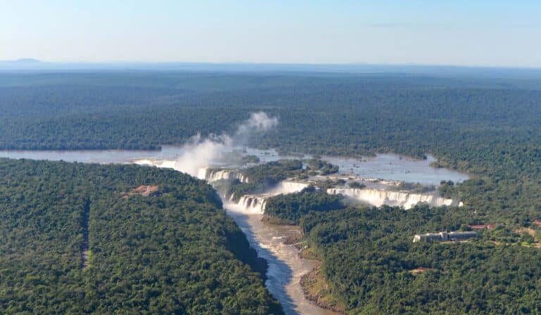 Sobrevoo de helicóptero nas Cataratas do Iguaçu