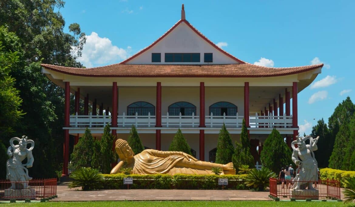 Chen Tien, o Templo Budista de Foz do Iguaçu: como chegar e como é o passeio Templo Budista Chen Tien