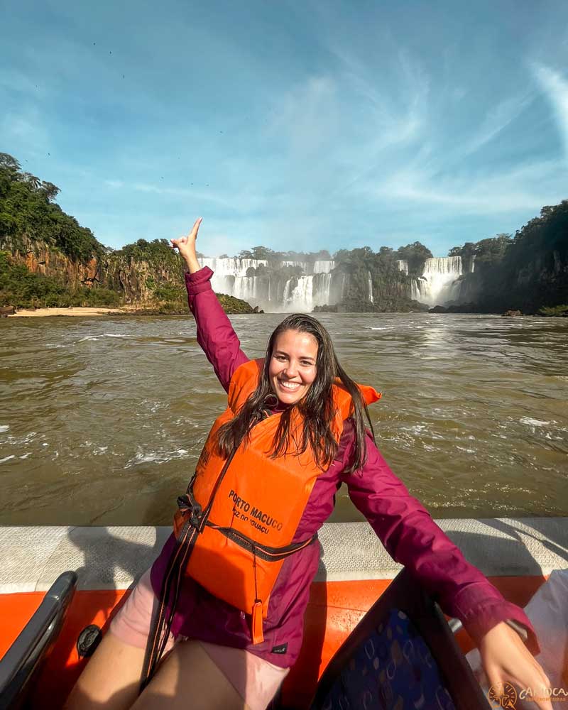 Mulher no passeio de barco Macuco Safari nas Cataratas do Iguaçu