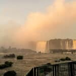 Passarelas do Parque Nacional do Iguaçu ao amanhecer