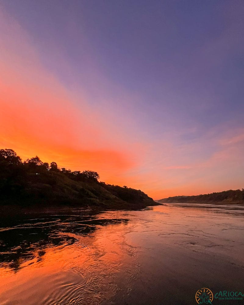 Pôr do sol no passeio de barco em Foz do Iguaçu